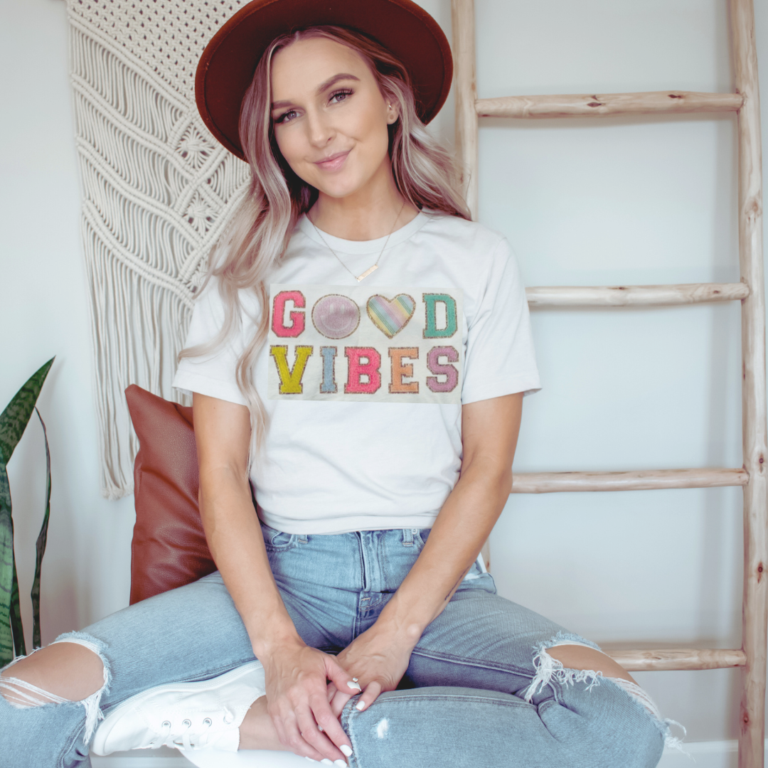 Good Vibes Graphic Tee - Kiyana Boutique