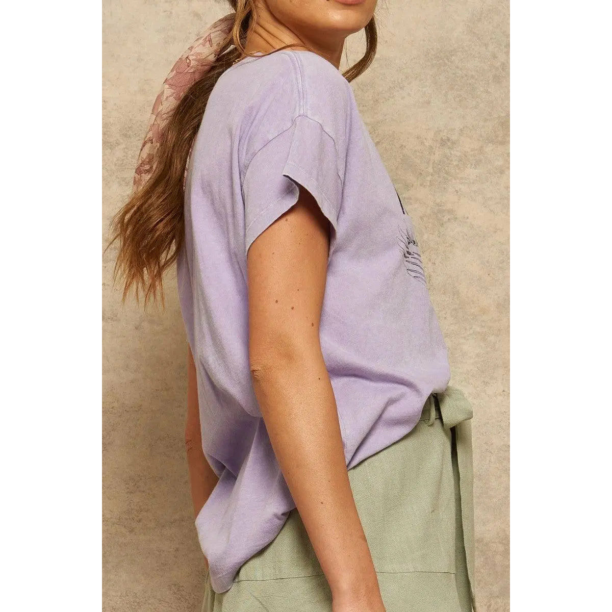Dreamer Graphic T-Shirt in Lavender Kiyana Boutique